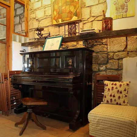 Arthostal Guest house